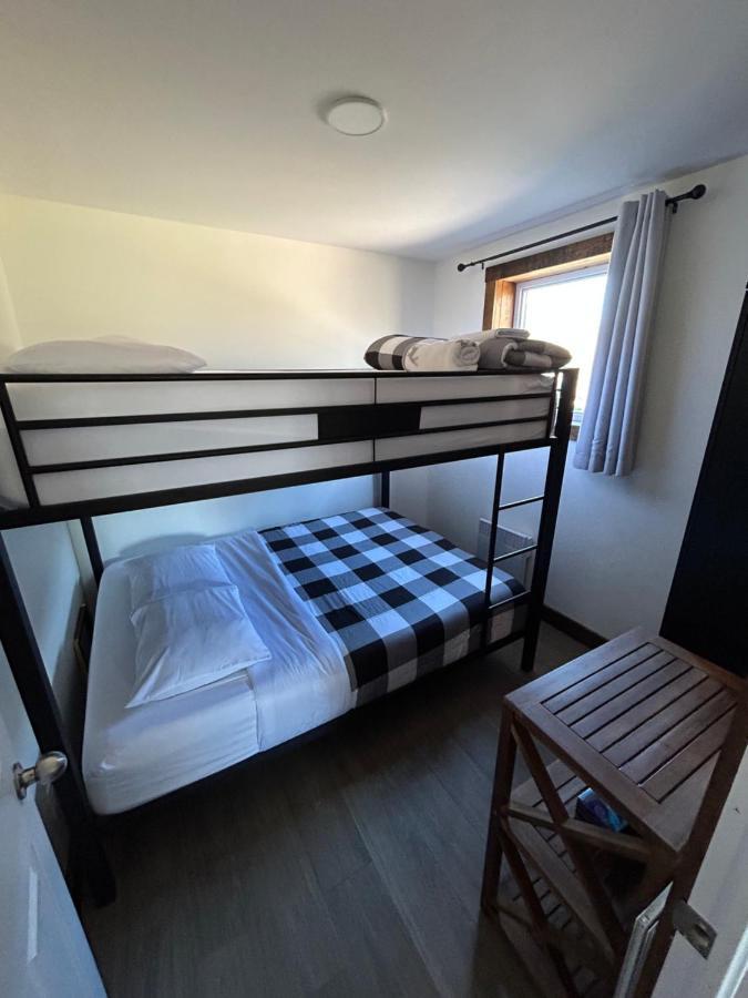 Vebron 2 Apartment L'Anse-Saint-Jean Bagian luar foto