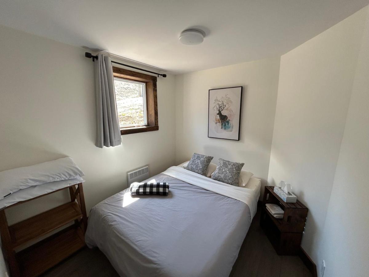 Vebron 2 Apartment L'Anse-Saint-Jean Bagian luar foto
